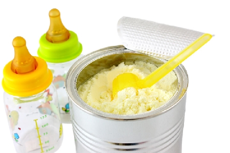 Luôn xem hạn sử dụng khi mua sữa cho bé
